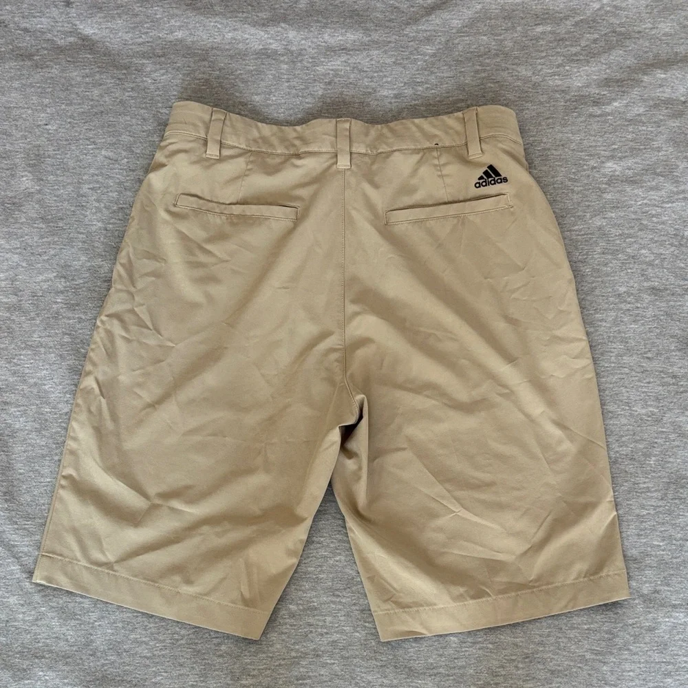 Ex Condition! Men’s Adidas khaki flat front golf shorts 30” waist 10” inseam